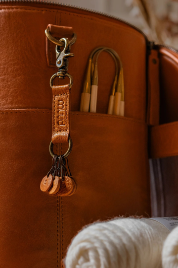 Odiniai mezgimo akių žymekliai | mezgimo aksesuarai | Leather Stitch Markers | knitting accessories | Кольца маркировочные | dūriena marķiera | adīšanas piederumi | muud Feliz